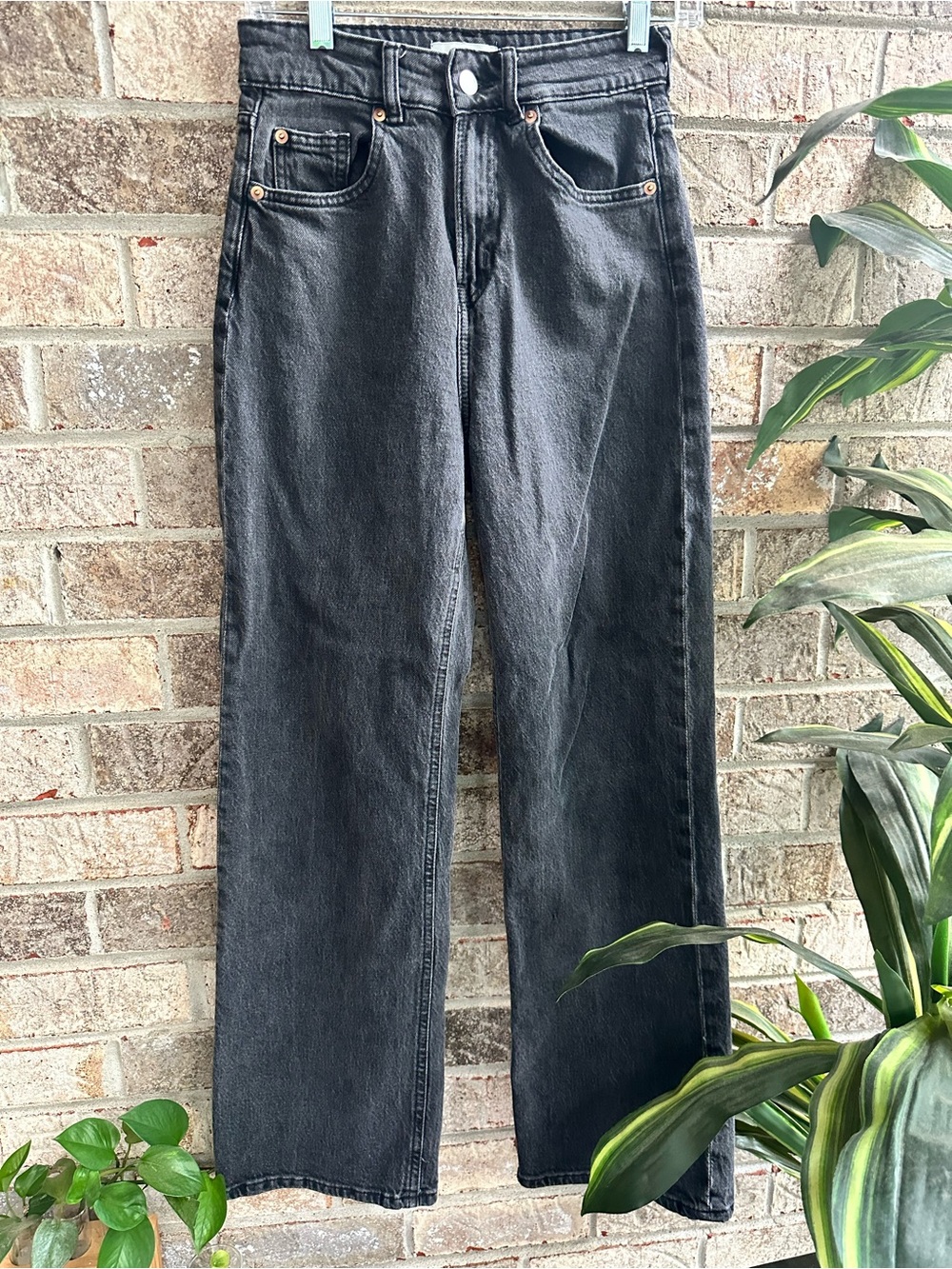 H&M High Rise Straight-Leg Wide Faded Black Denim Jeans. Cotton & 1% Elastane